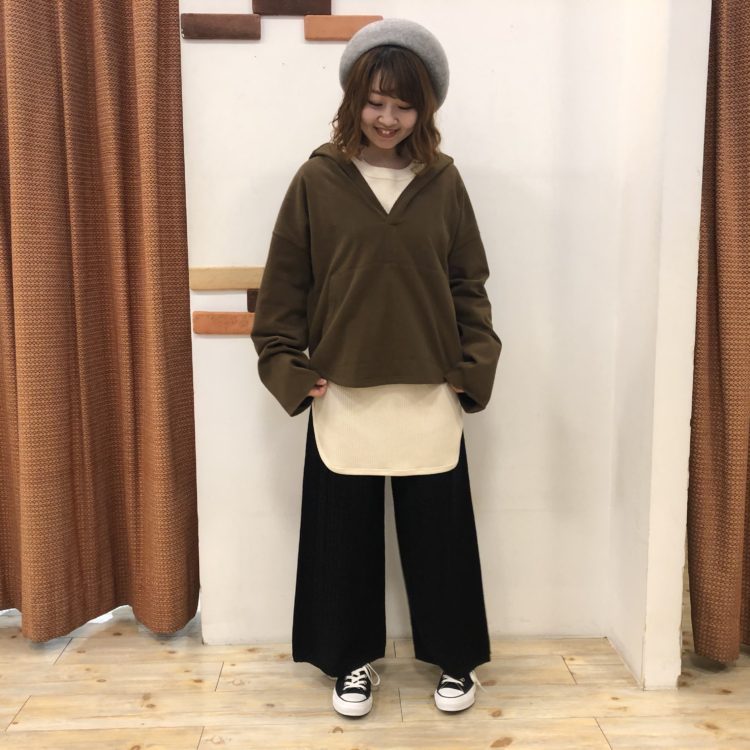 ニットアイテムを使ったカジュアルミックスコーデ バーニッシュカンパニーブログ