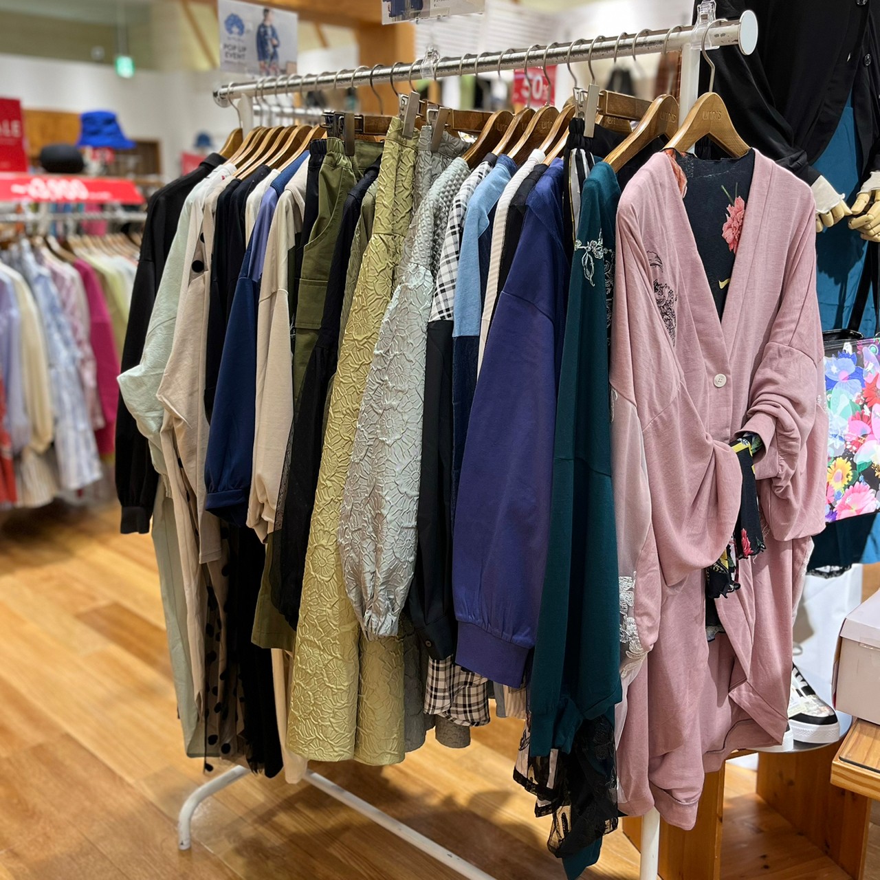 LINE_ALBUM_0906ScoLar売場_230906_7