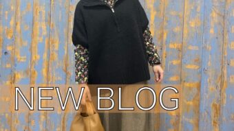 柄💐ブラウス+シンプル🧶ニットベストのコーデ