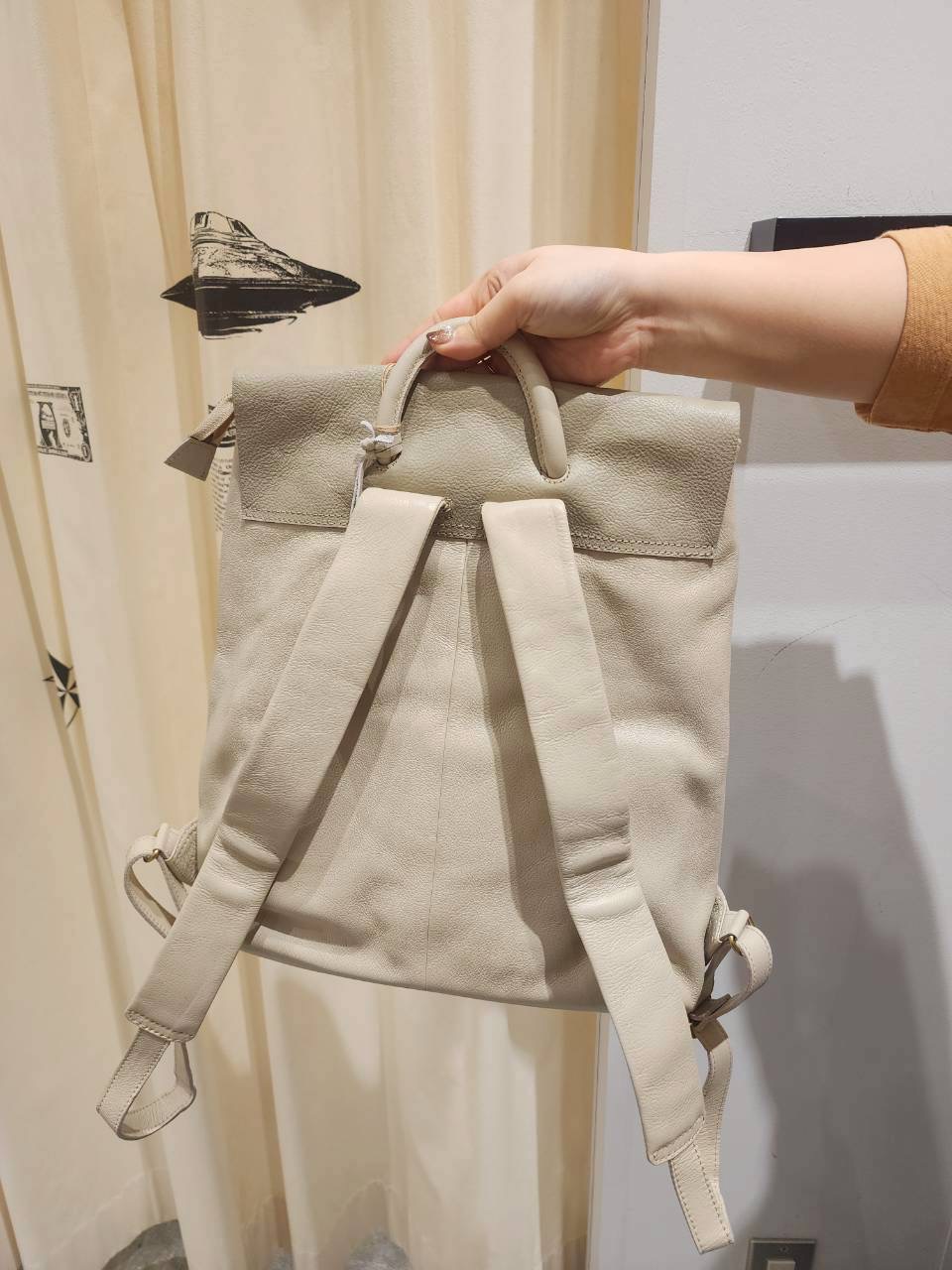 1DC06B21-46D8-4B5A-BDB7-365C20A24E9C