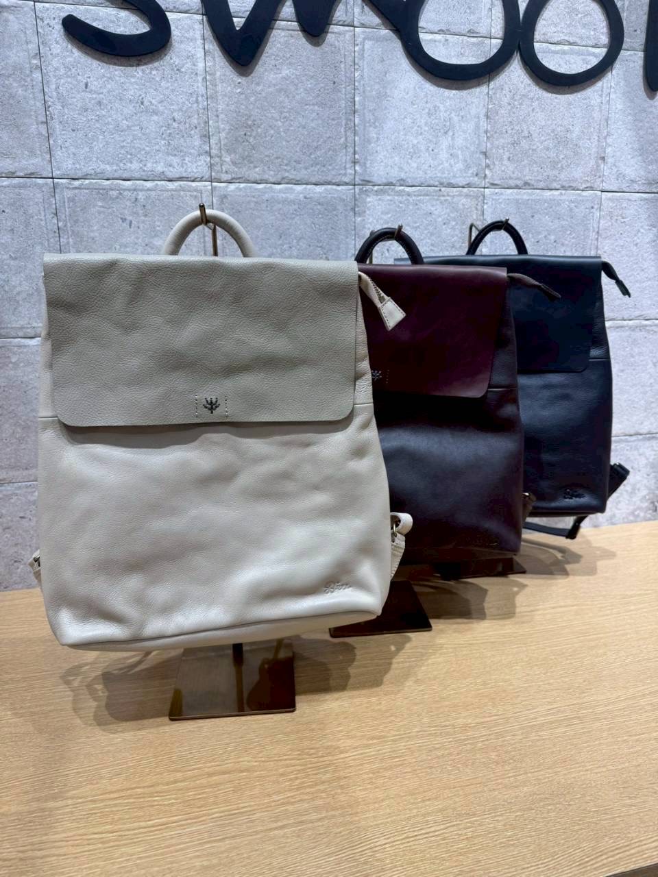 82717E01-6CEB-4D8F-979B-392DF98FDE9B