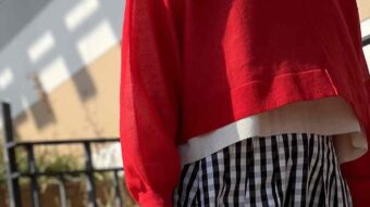 シアー素材をミックスしたカラフル春コーデ♪