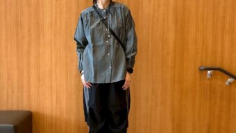 シアーシャツ×サイドラインパンツ〜 大人のリラックススタイル