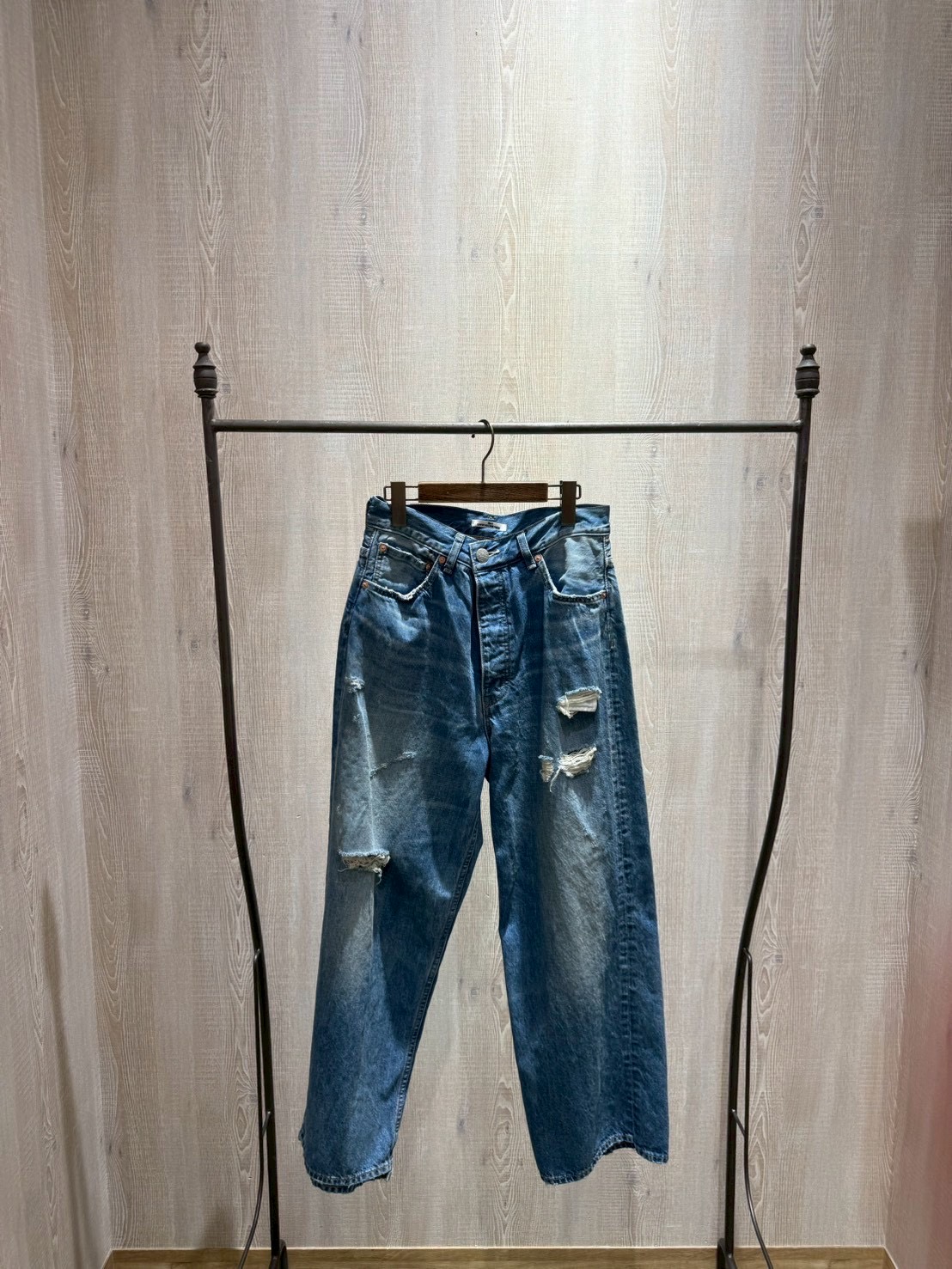 DB385F35-4209-42D9-953B-CBDF72F9061D