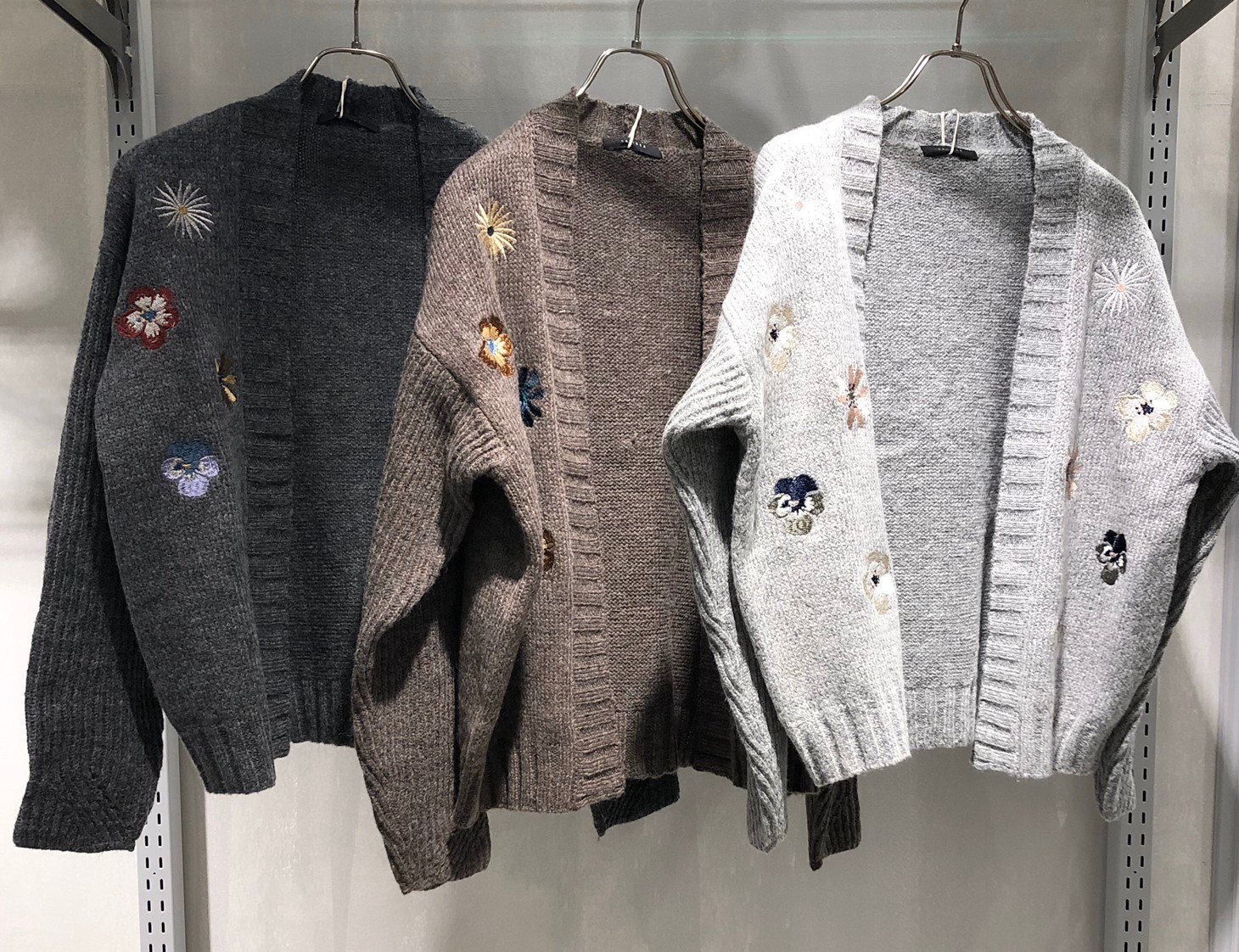 Caliner 花刺繍ニットカーディガン